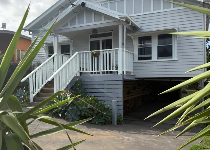 Sinnamon\'S By The Sea